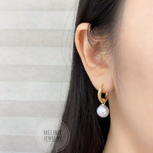 Load image into Gallery viewer, Two-Way Baroque South Sea Australia White Pearl with 18K Gold Earhoop AS0471
