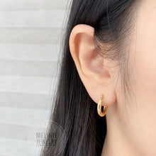 Load image into Gallery viewer, Two-Way Baroque South Sea Australia White Pearl with 18K Gold Earhoop AS0471
