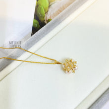Load image into Gallery viewer, Clover in Symphony Akoya Pendant