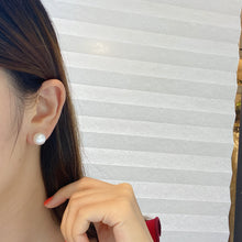 Load image into Gallery viewer, 強光淡水珠18K金耳環 10.5-11mm