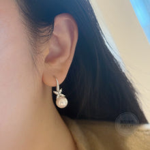 Load image into Gallery viewer, Ribbon Queen Akoya Pearl Diamond Earrings AS0526