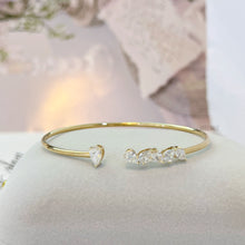 Load image into Gallery viewer, Victoria Soft 18K Gold Lab Grown Diamond Bangle AS0675