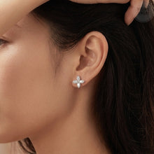 Load image into Gallery viewer, Clover Lab Grown Diamond 18K Gold Earstuds GE0163