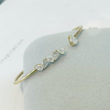 Load image into Gallery viewer, Victoria Soft 18K Gold Lab Grown Diamond Bangle AS0675