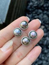 Load image into Gallery viewer, Halo Diamond Tahitian Pearls 18K Gold Earstuds