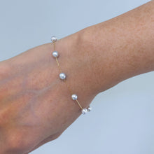 Load image into Gallery viewer, Aster - Blue Rose Baby Akoya 18K Gold Bracelet PB0029