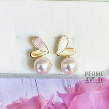 Load image into Gallery viewer, Pink Mother of Pearl Akoya Heart 18K Earrings