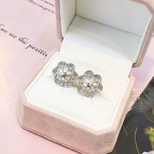 Load image into Gallery viewer, Sunflower Diamond South Sea Pearl 18K Gold Earrings AS0443