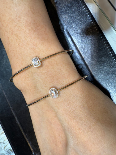 18K hollow bangle with GIA diamond