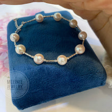 Load image into Gallery viewer, Leanna Akoya Pearls 18K Gold Bracelet MB0022