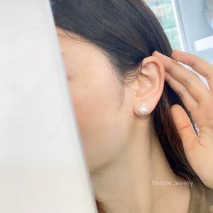 Diamond with Twist Pattern Akoya 18K Gold Earrings