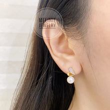 Load image into Gallery viewer, Pink Mother of Pearl Akoya Heart 18K Earrings