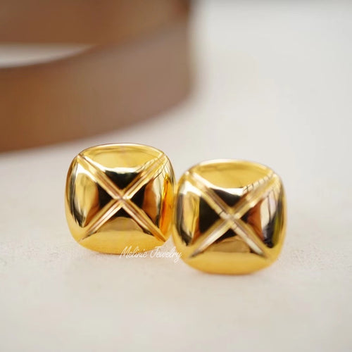 SHINE Rhombus Button 18K Gold Earrings