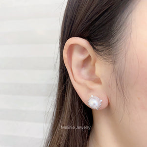 Diamond with Twist Pattern Akoya 18K Gold Earrings