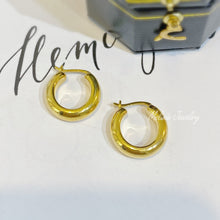 Load image into Gallery viewer, SHINE Plain 18K Hoops