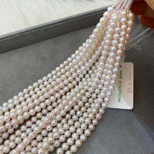 Load image into Gallery viewer, Baby Akoya 5-5.5mm Necklace