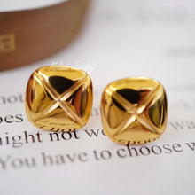 Load image into Gallery viewer, SHINE Rhombus Button 18K Gold Earrings